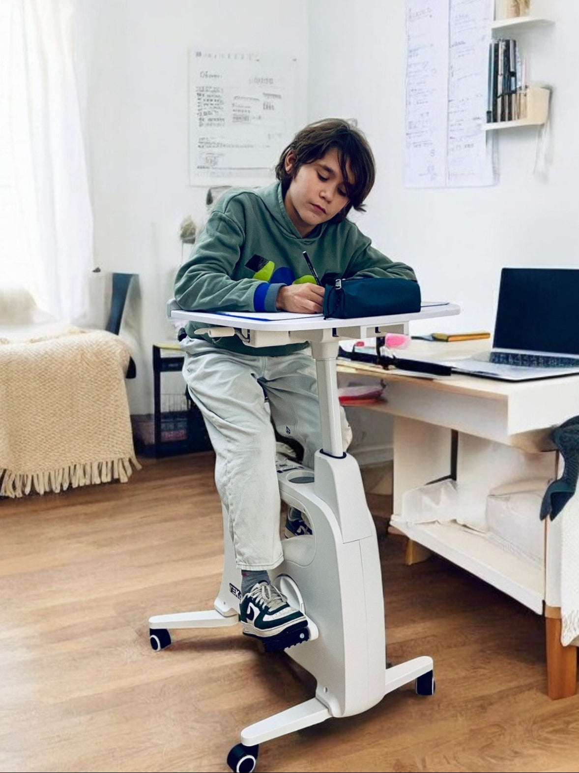 Mon enfant bouge… et se concentre mieux ! | Le vélo bureau Primo spécial TDA